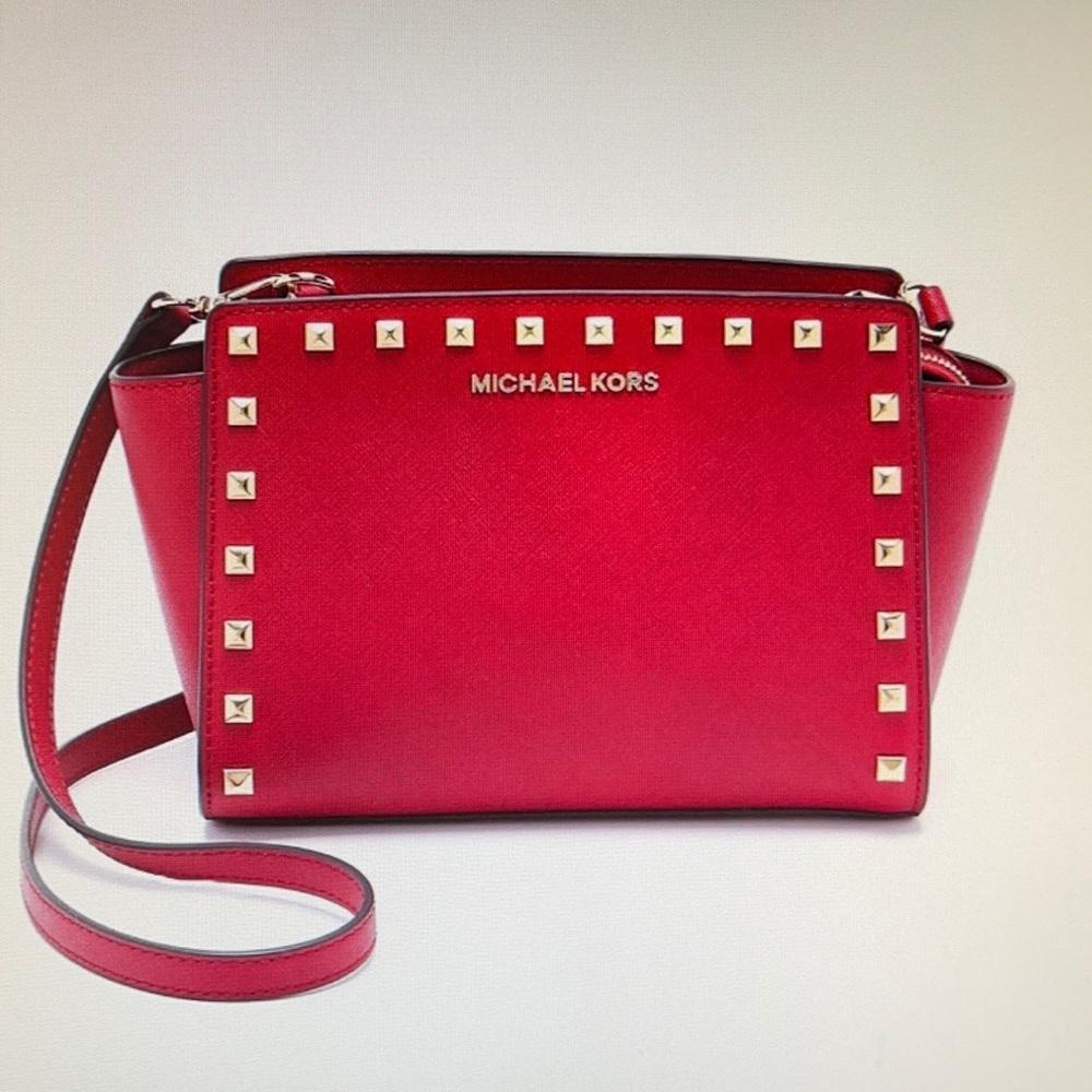 Micheal Kors crossbody bag. Like NEW condition.